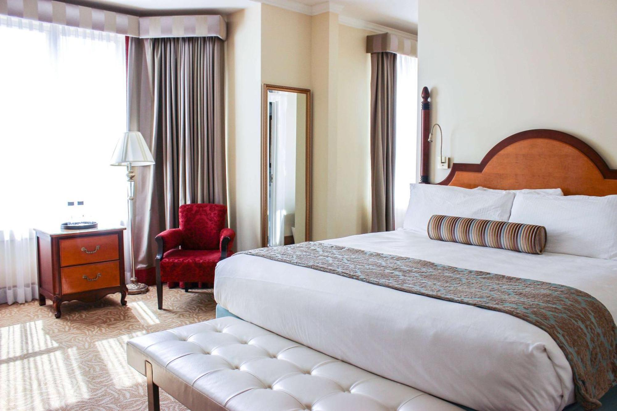 King Room Mobility or Hearing Access Roll Shower Non-Smoking