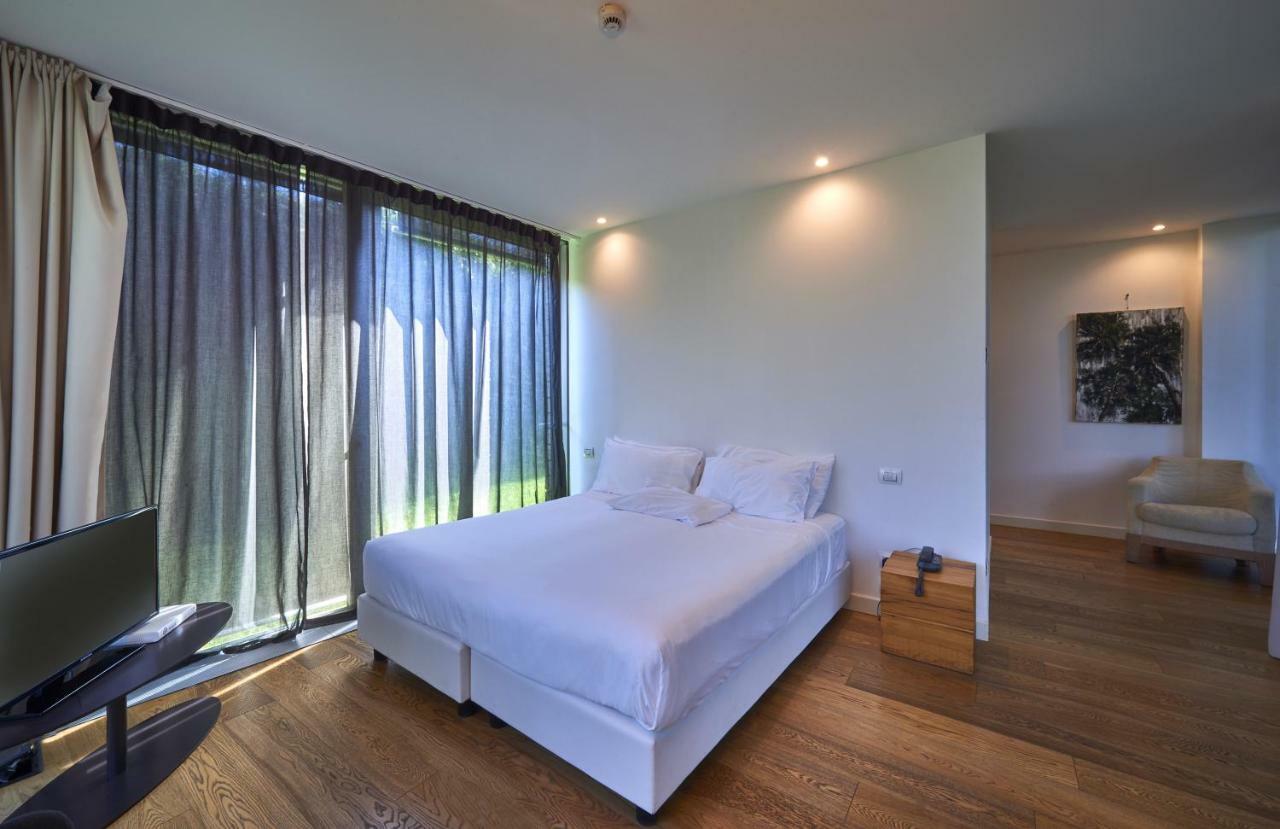 Suite with Lake View