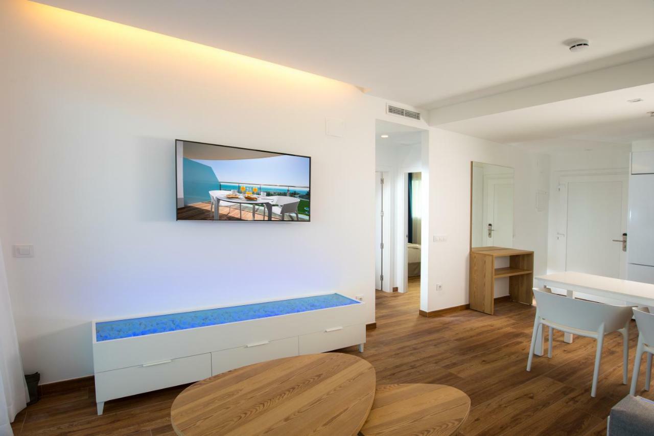 Appartement met Uitzicht op het Zwembad en op Zee