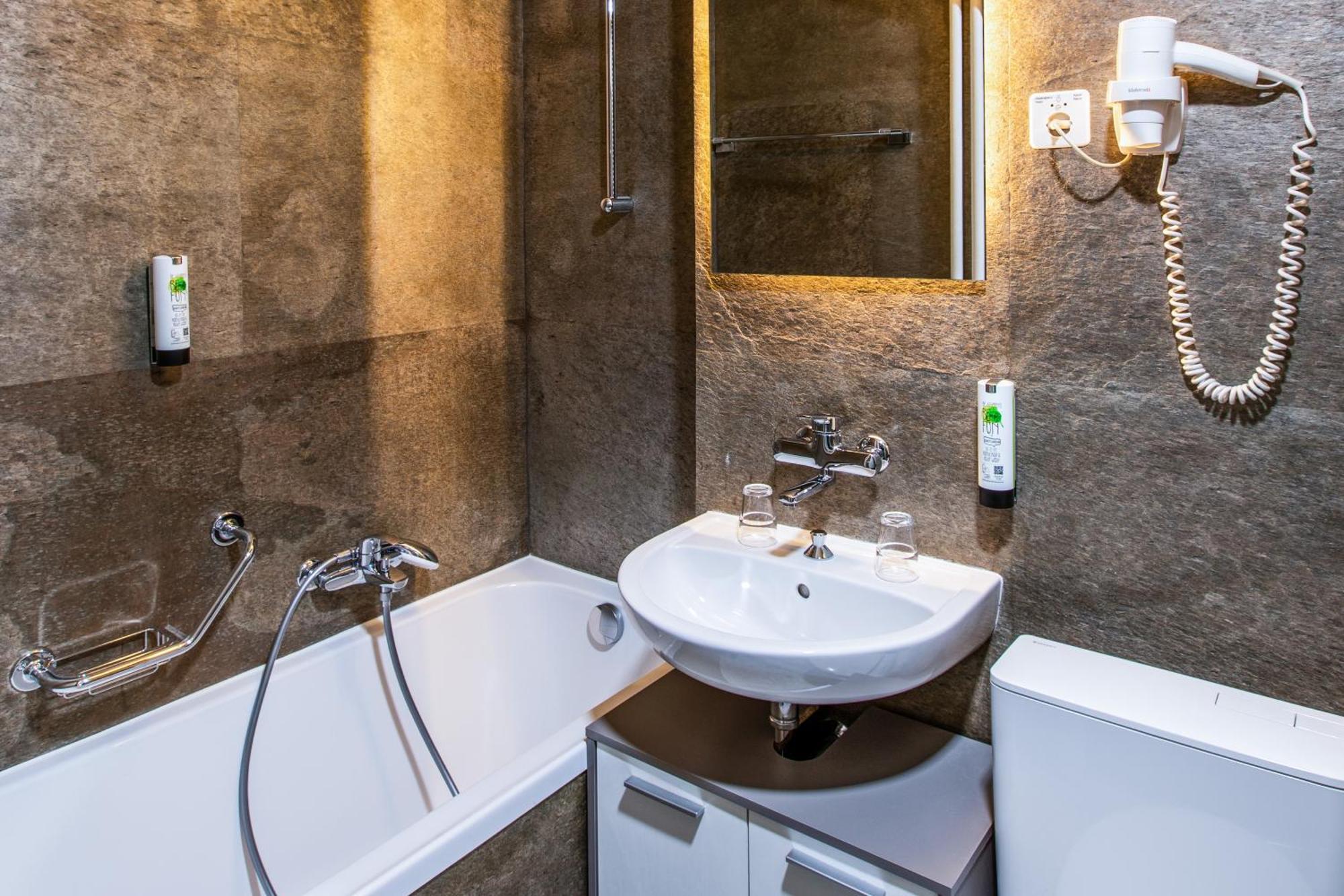 Double or Twin Room Kitchenette