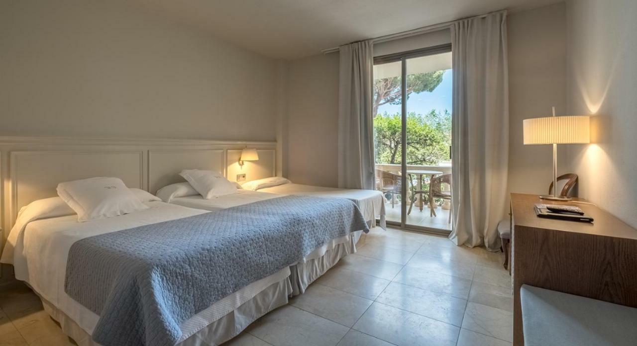 Chambre Triple - Vue sur la Piscine