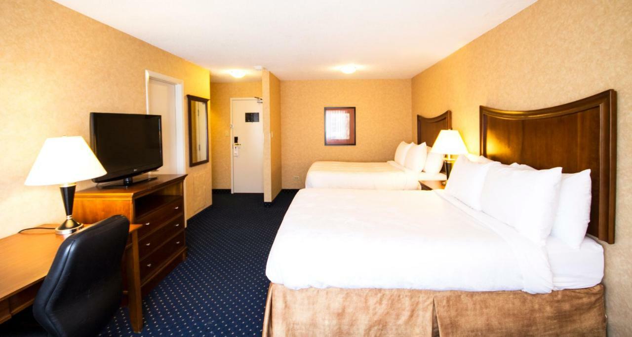 Queen Room with Two Queen Beds and Kitchenette