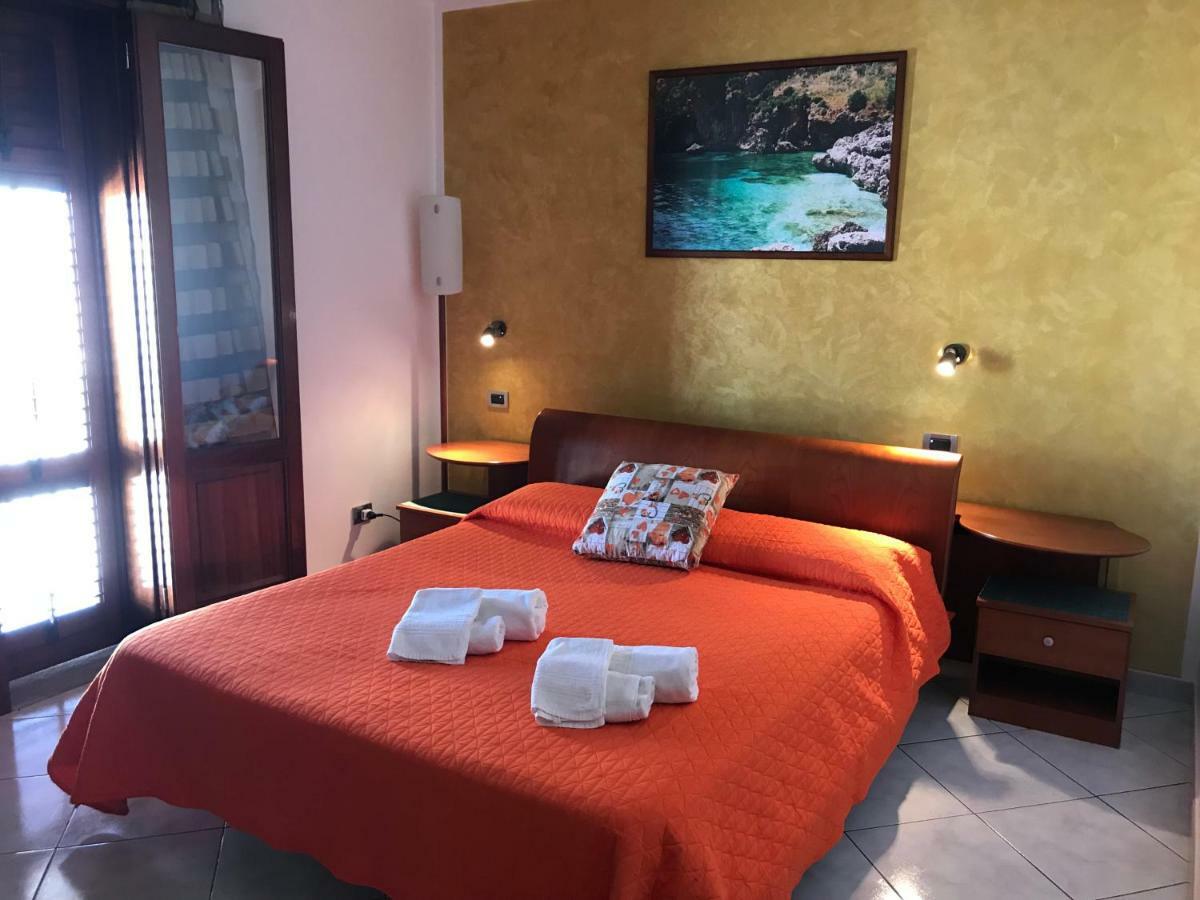 Deluxe Double Room Bath