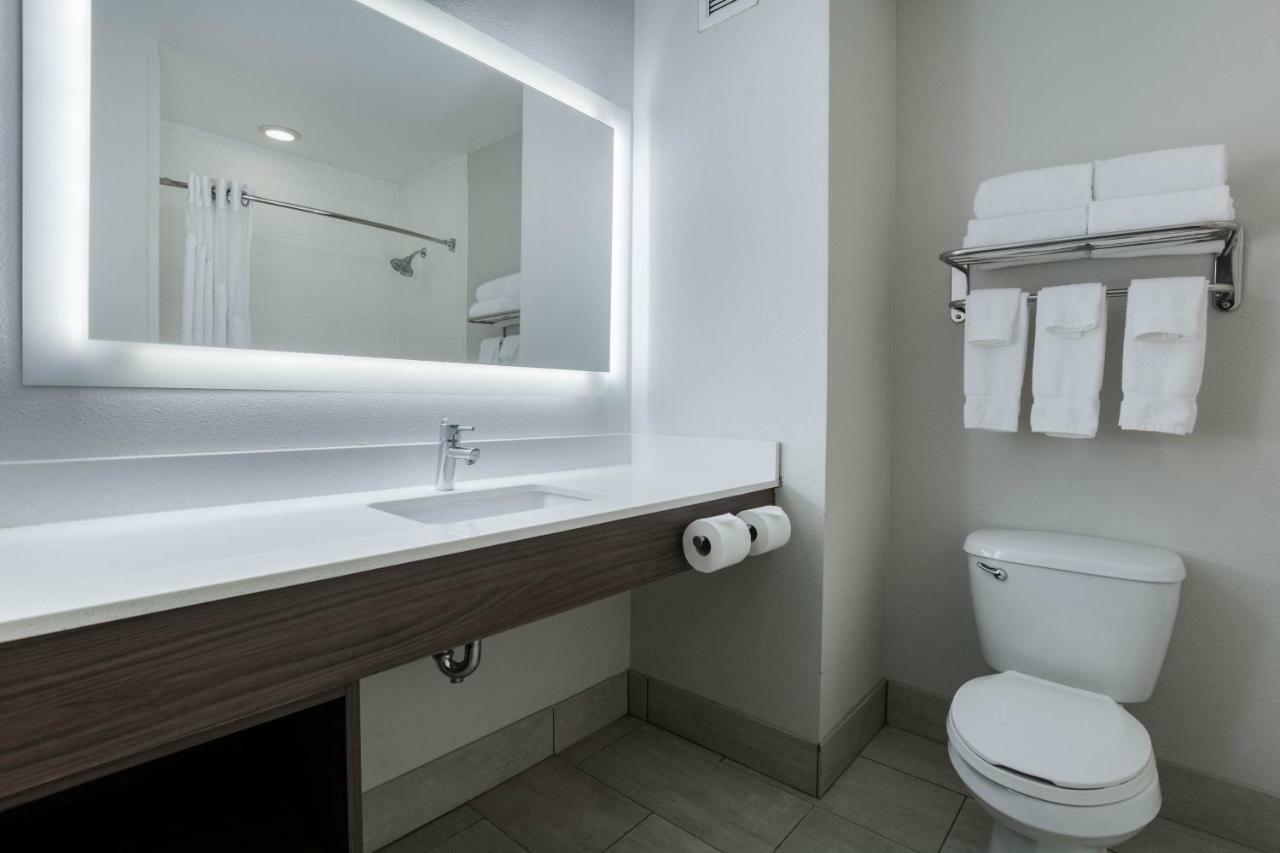 Suite Mobility Access or Hearing Accessible,1450880542:JPEG