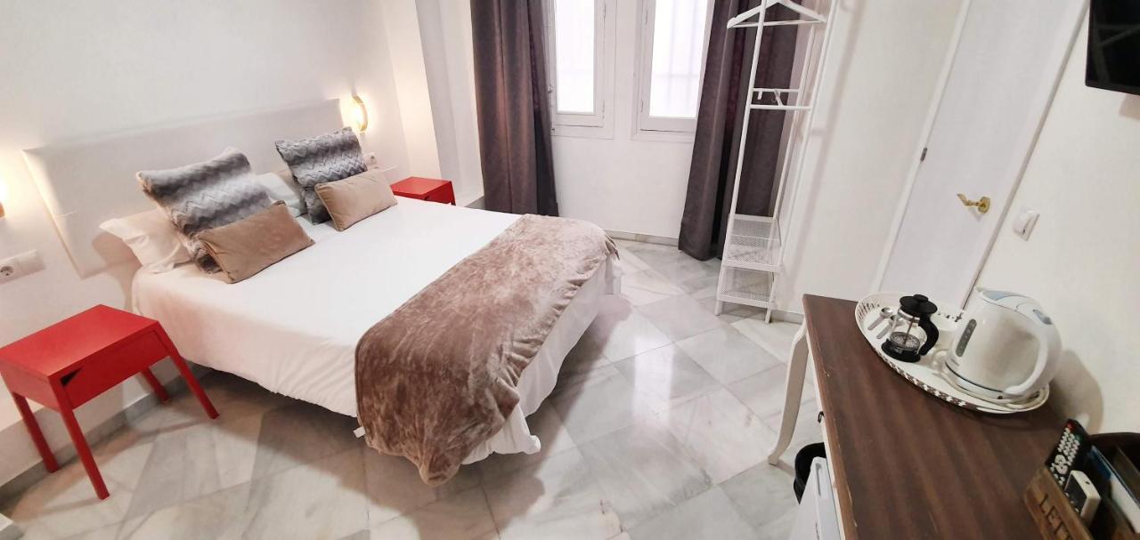 Standard Double Suite,943196611:JPEG
