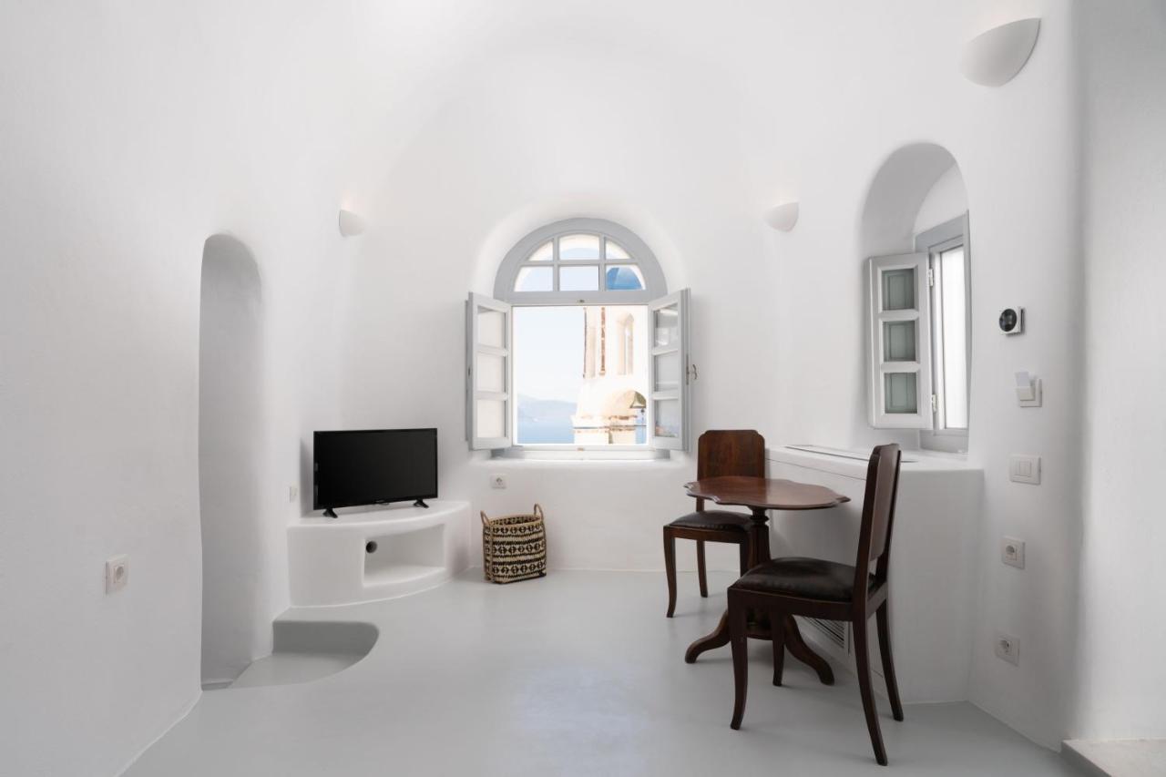 Superior Suite with Outdoor Plunge Pool, Terrace and Blue Domes View