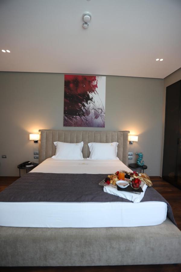 Deluxe Suite with Sea View,974665963:JPEG