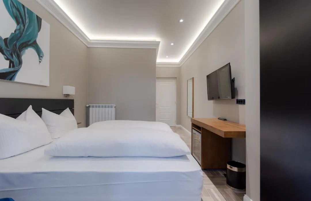 2H Horizon Hotel-1