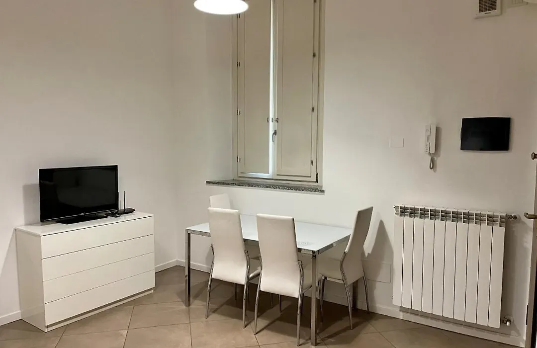 Easy Milano - Rooms And Apartments Navigli-1