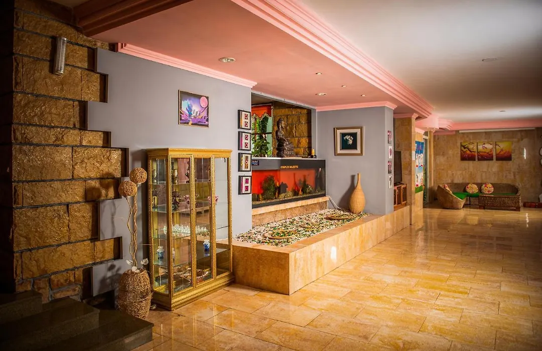 Hotel Majestic Mamaia Half Board & All Inclusive-1