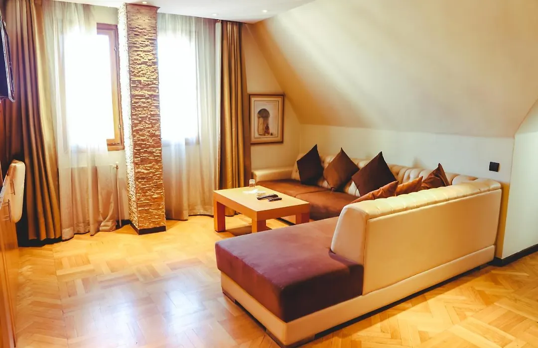 Hotel Perce Neige-1