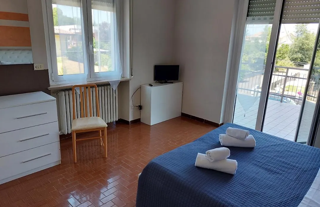 Vittoria Rooms Peschiera-1