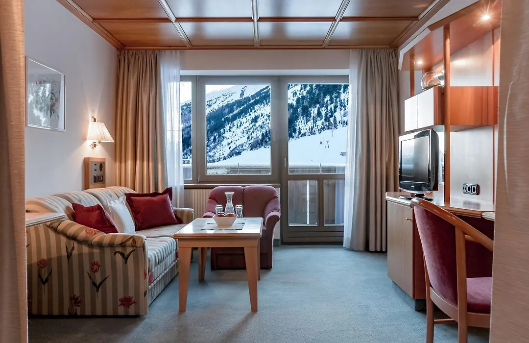 Hotel Alpina Deluxe-1