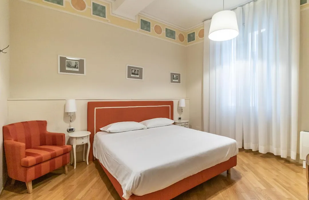 Casa Isolani Piazza Maggiore 1-1