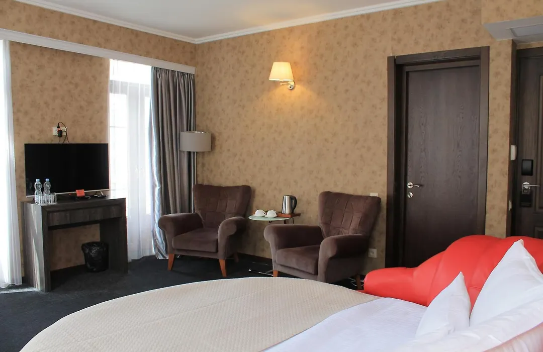 Redline Hotel-1