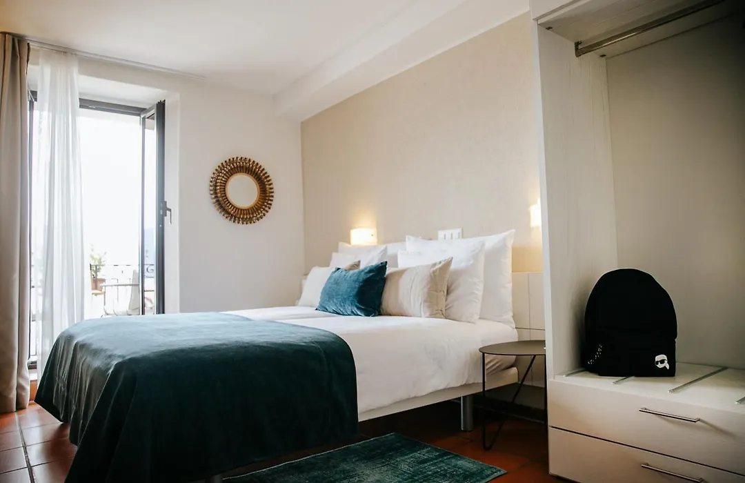 Vista Lakefront Boutique Hotel-1