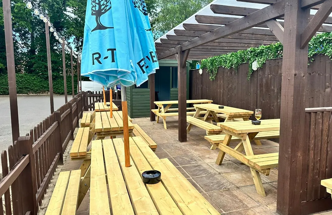 The Prince Albert Pub & Hotel With Onsite Free Parking 2 Minutes From Legoland-1