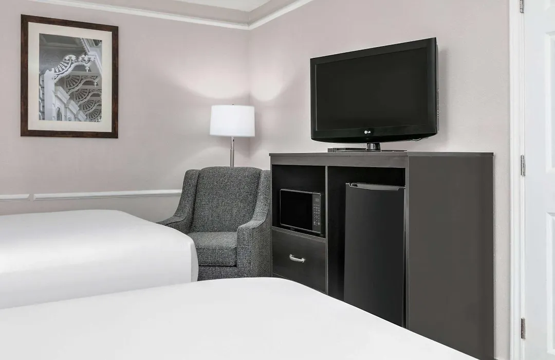 Baymont By Wyndham Austin University Area-1