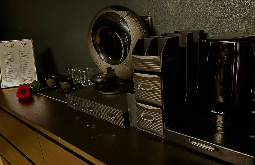 La Suite Hotel - Self Check-in-1