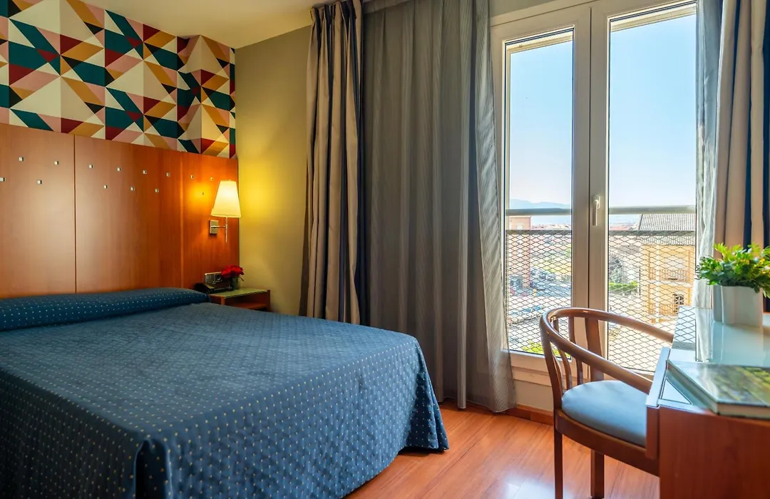 Hotel J. Balmes Vic-1