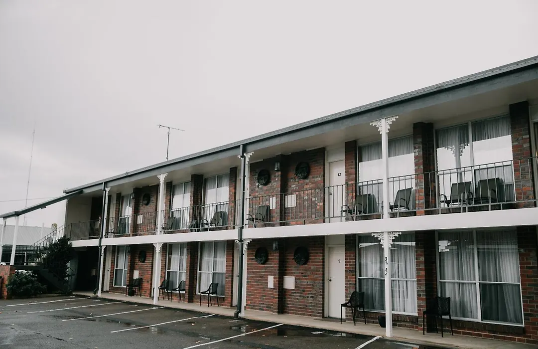 Town House Motor Inn-1
