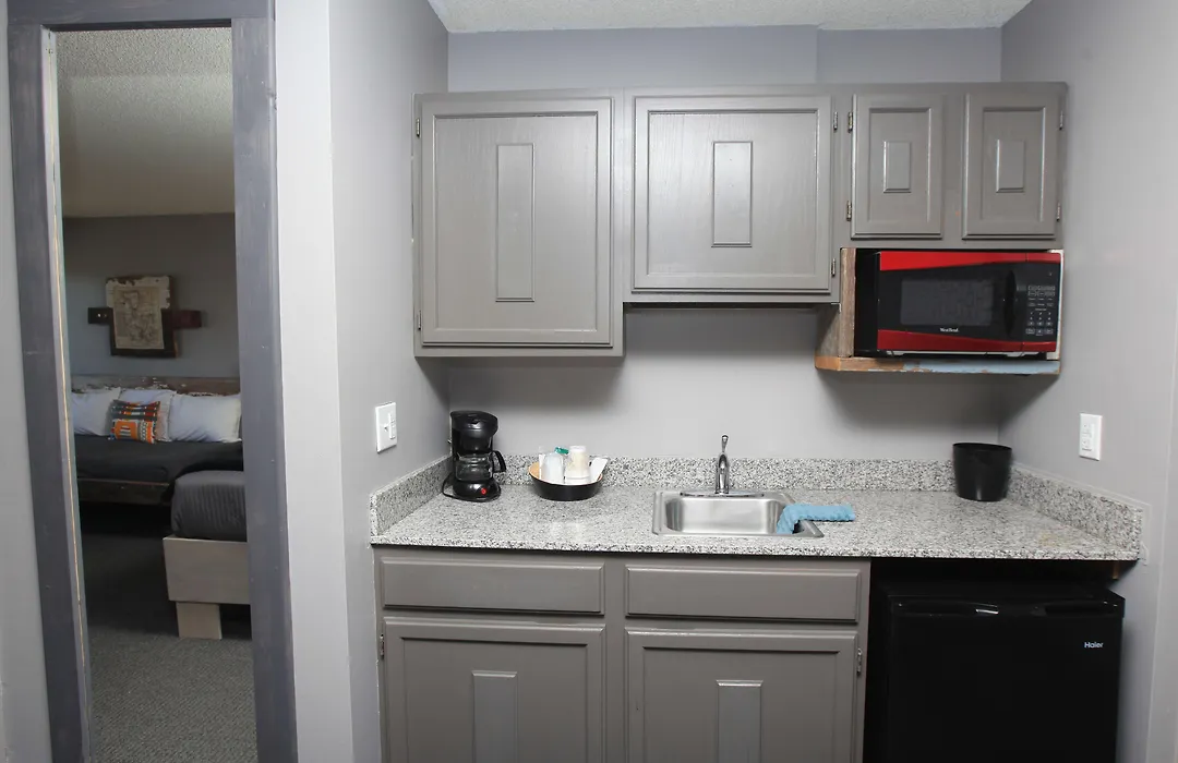 Vintage Block Inn & Suites-1