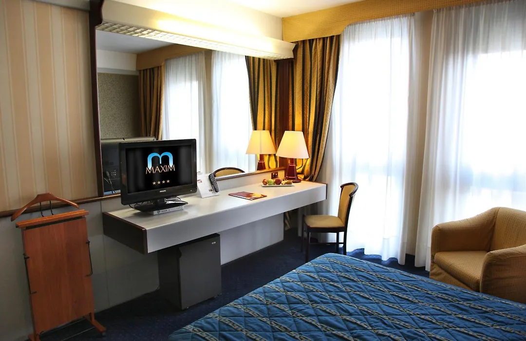 Hotel Maxim-1