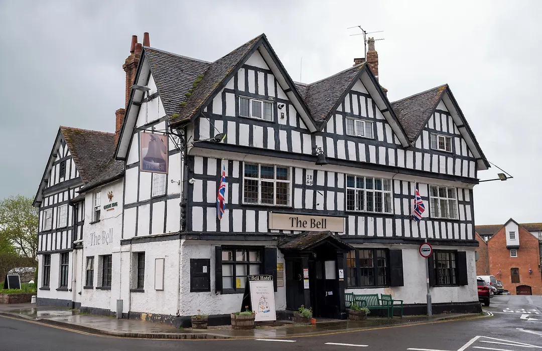 Bell Hotel By Greene King Inns-1