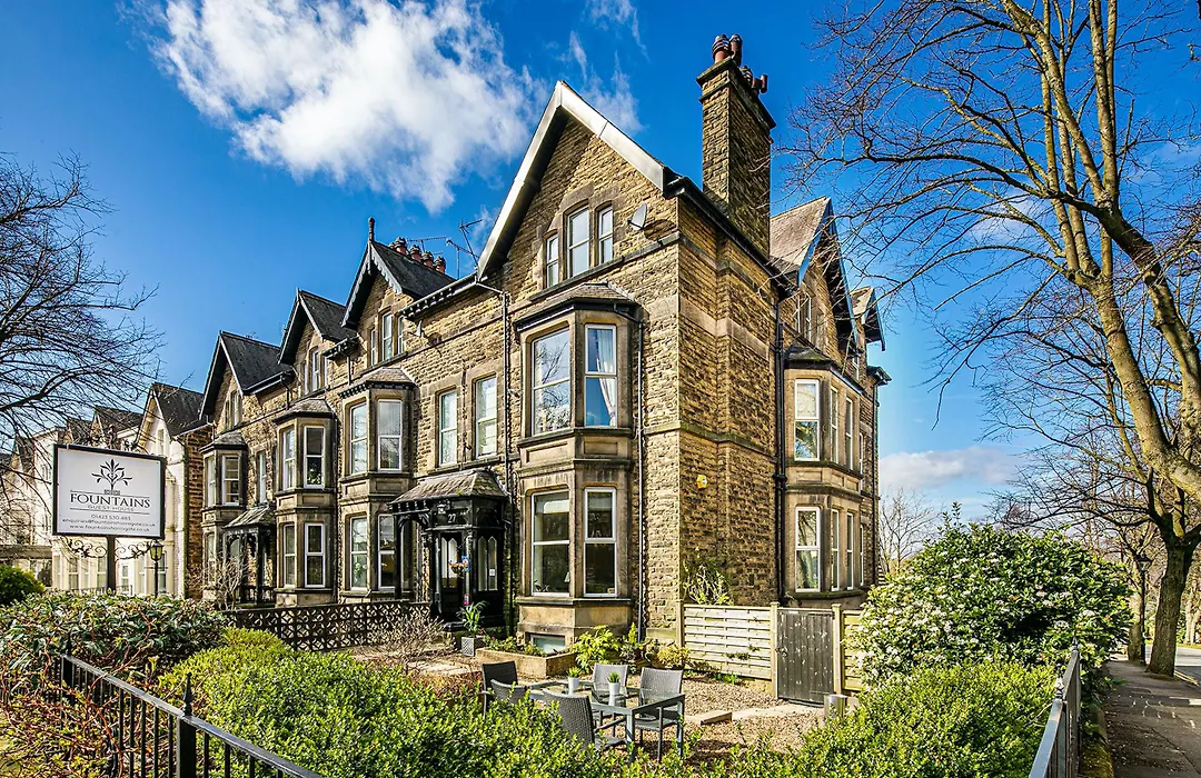 Fountains Guest House - Harrogate Stays With Free Parking-1