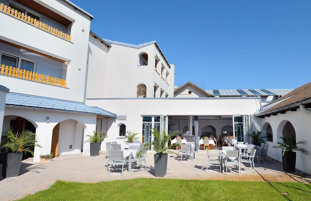 Sporthotel Podersdorf-1
