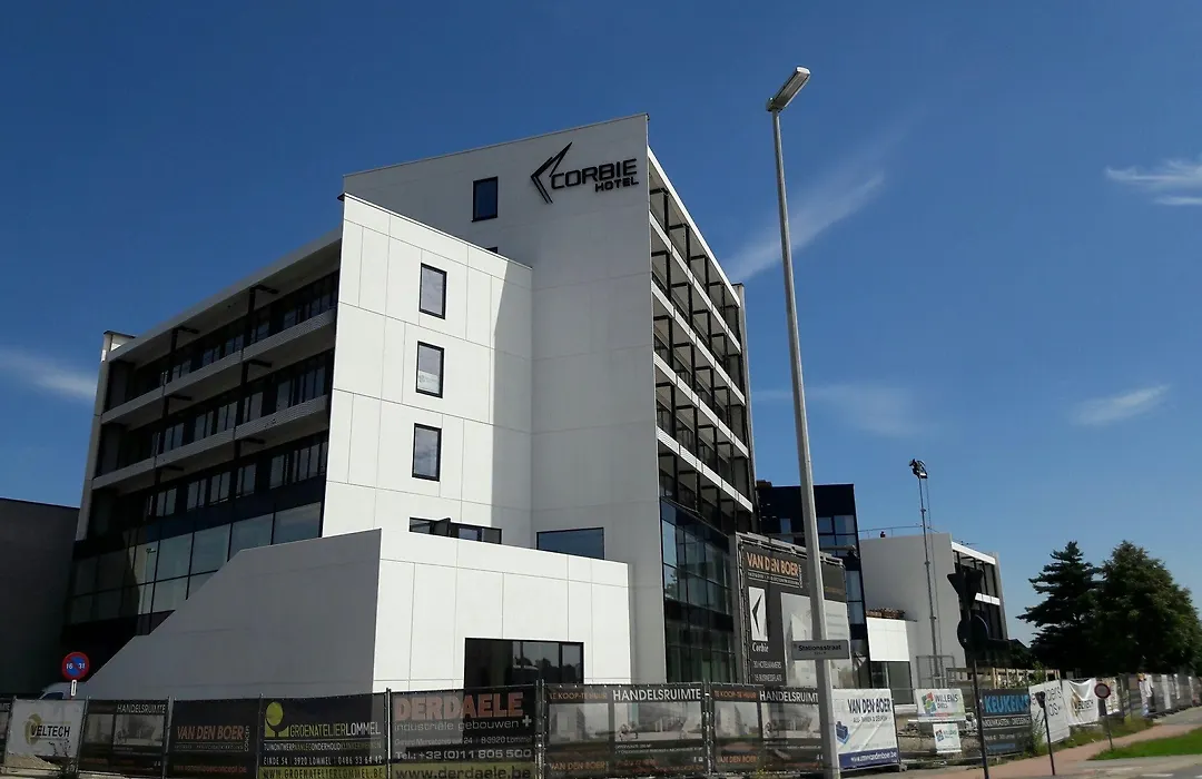 Corbie Lommel Ring-1