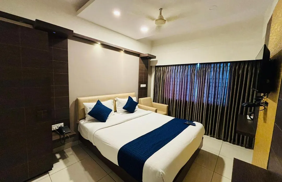 Hotel Sandalwood Inn - Rooms And Spa-1