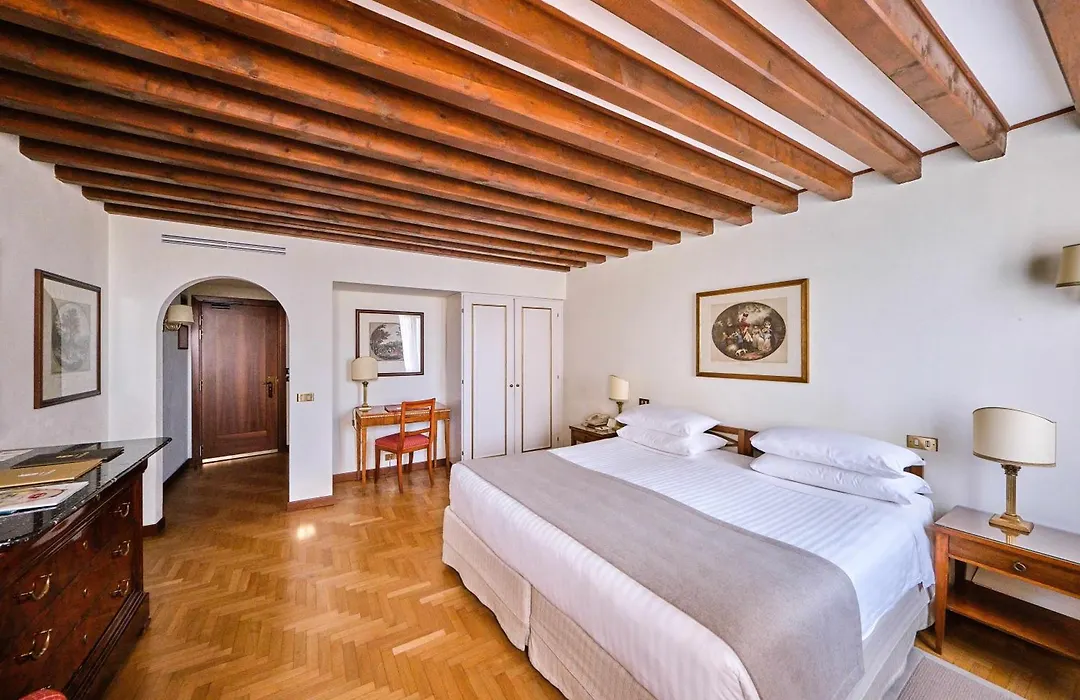 Hotel Villa Cipriani-1