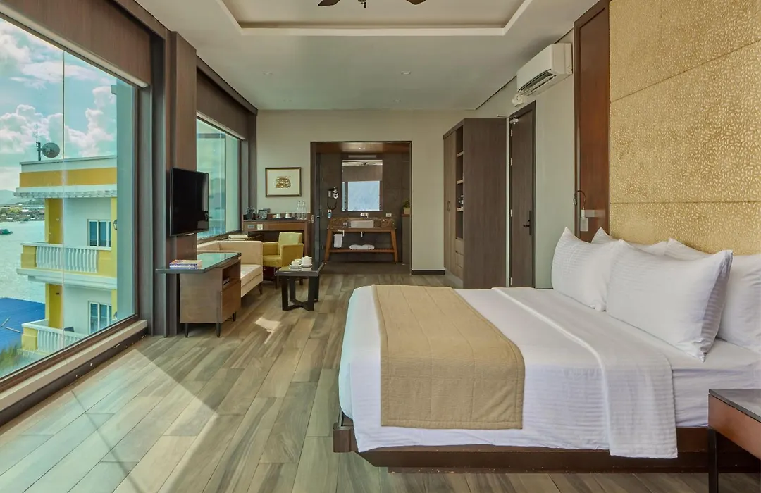 Two Seasons Coron Bayside Hotel-1