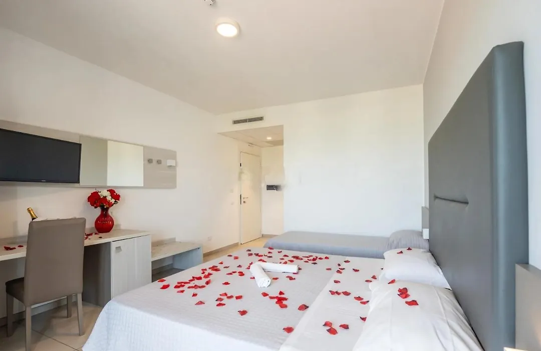 Nuovo HOTEL SETTIBI 20m dalla spiaggia-1