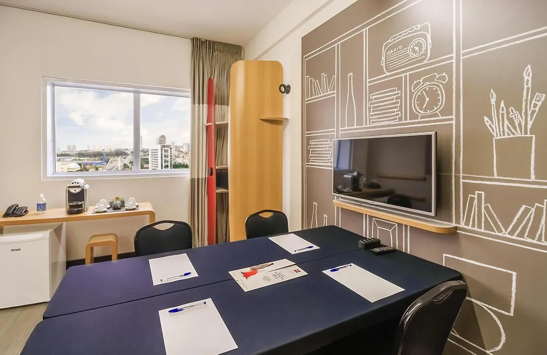 Ibis Taubate-1