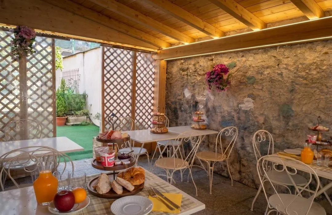 B&B Near Lake Como - Close To Train & Bus - Breakfast Included-1