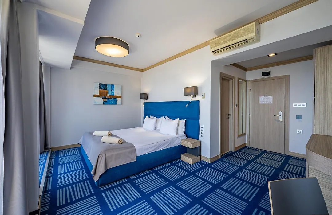 Hvd Viva Club Ultra All Inclusive - Private Beach & Free Parking-1