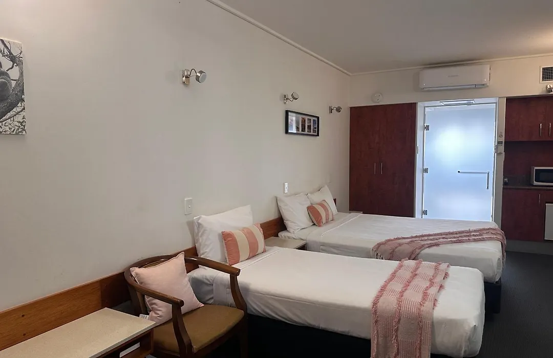 Ayr Traveller'S Motel-1