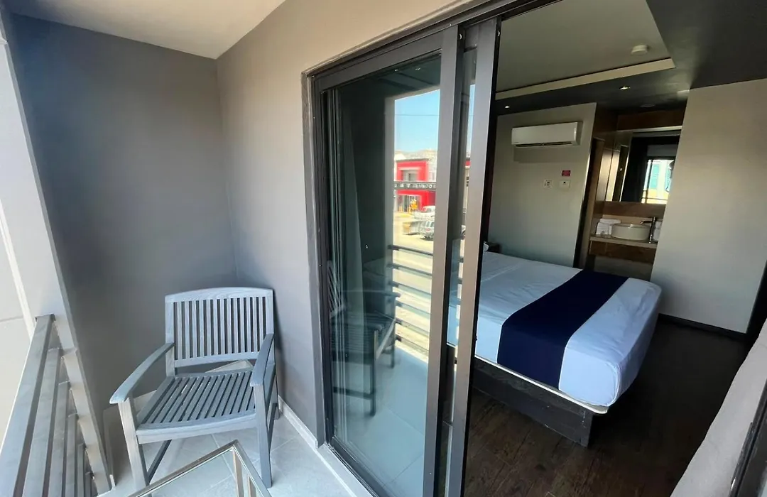 Hotel Rose Ensenada-1