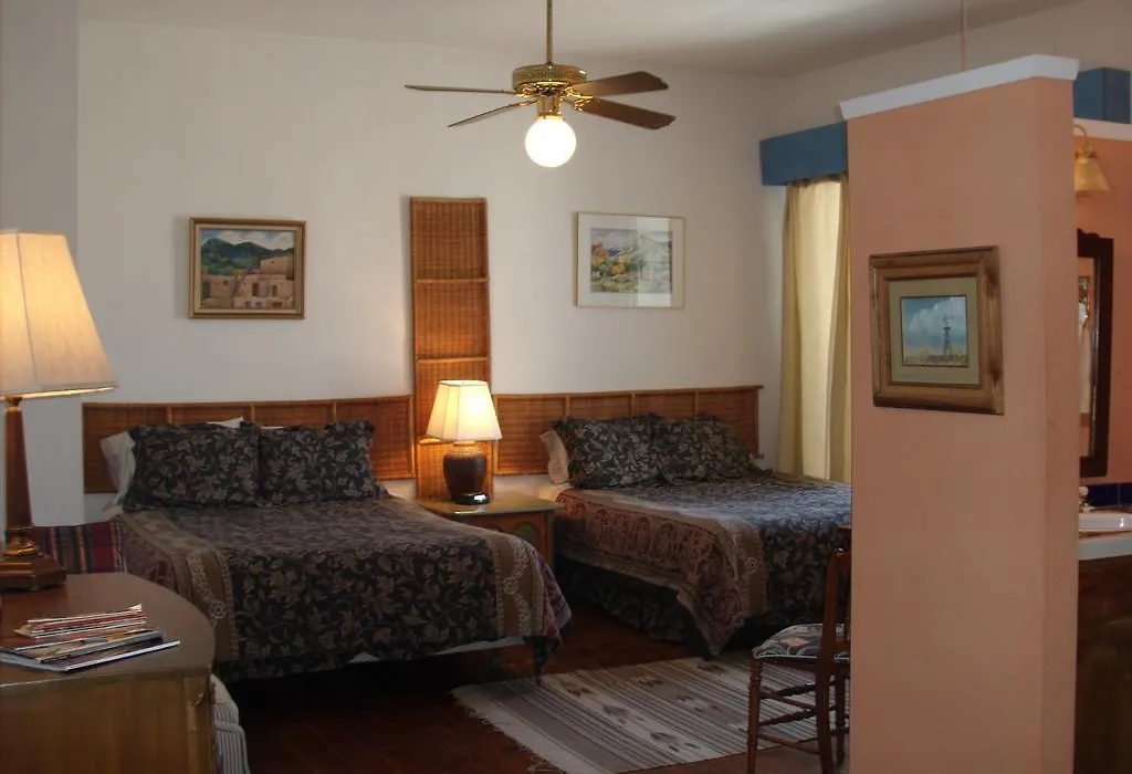 Lundeen Inn Of The Arts-1