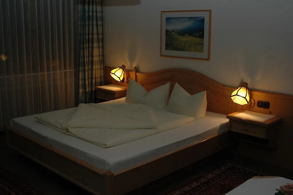 Hotel Garni Jennewein-1