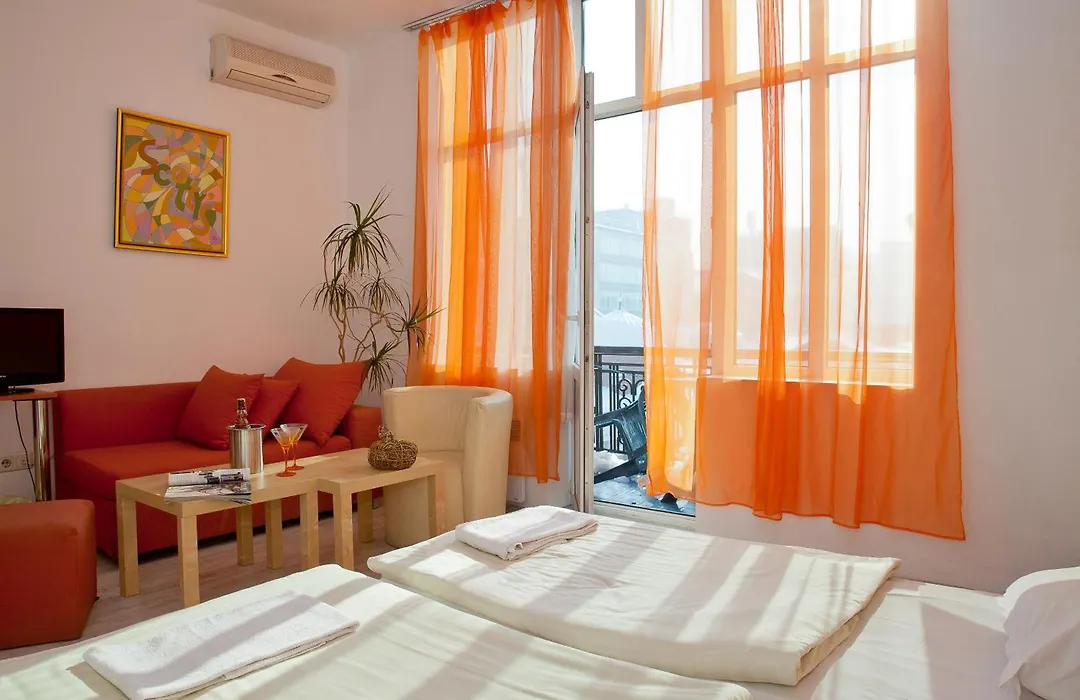 Scotty'S Boutique Hotel-1