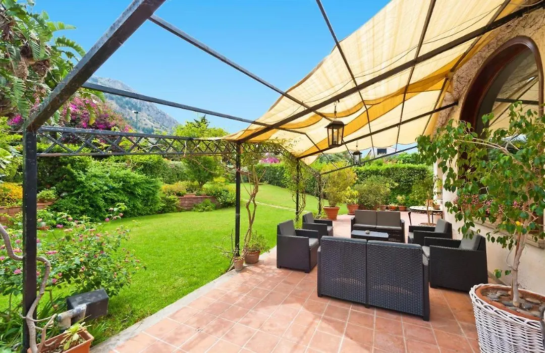 Bouganville Home Mondello-1