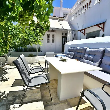 Hydra Art Suites-2