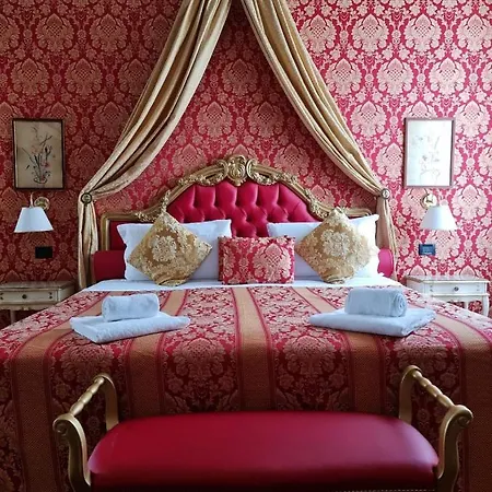 Friendly Venice Suites-3