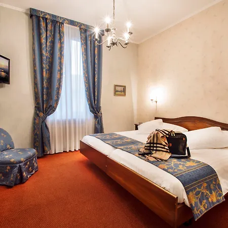 International au Lac Historic Lakeside Hotel-2