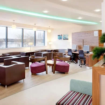 Holiday Inn Express Tamworth By Ihg-3