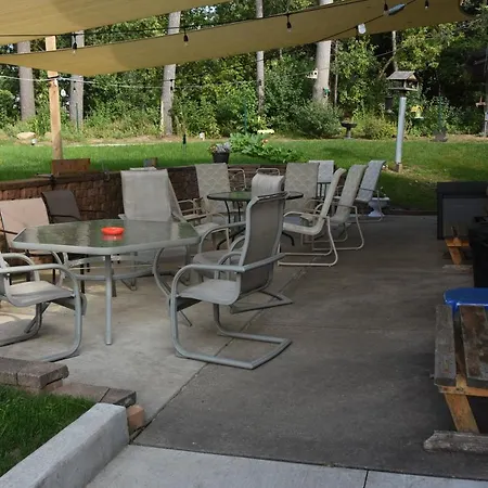 Campus Inn Baraboo-2