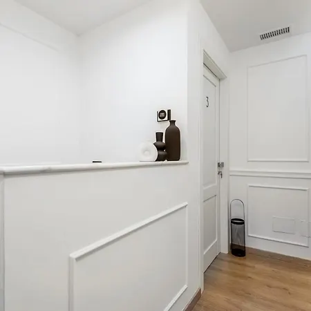 Nelli Rooms Via Biassa-3